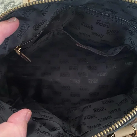 Michael Kors handbag - Picture 2 of 3